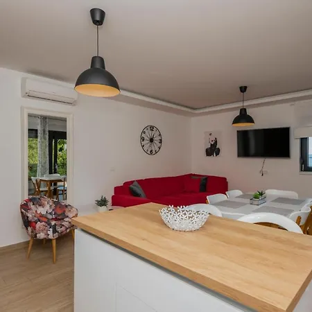 Cozy In With Kitchen Baška Voda